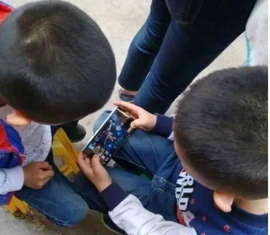 小学生可以玩的游戏有哪些（小学生可以玩的游戏有哪些手机）