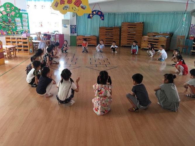 幼儿园课堂小游戏互动简单（幼儿园坐着互动小游戏）