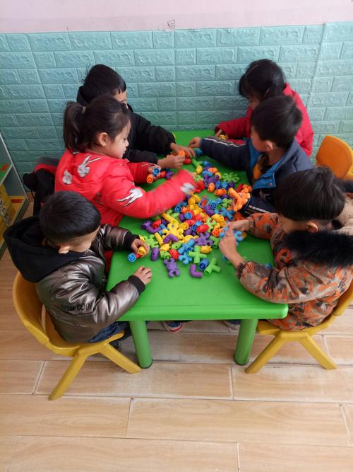 2023幼儿园小朋友玩的游戏有哪些（新年幼儿园小朋友玩的游戏）