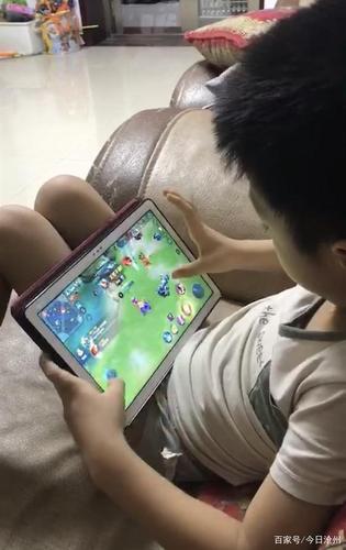 在家和孩子玩什么游戏好（在家和孩子玩什么游戏好一点）