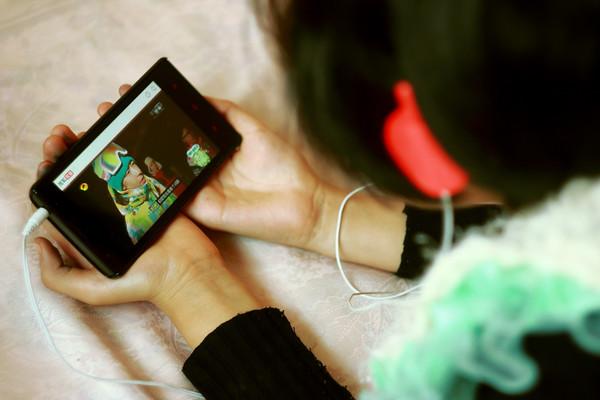 大人小孩一起玩的手机游戏（大人小孩一起玩的手机游戏叫什么）