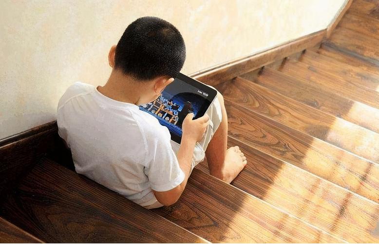 小孩可以玩手机游戏吗（小孩可以玩手机游戏吗知乎）