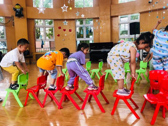 幼儿园坐着互动小游戏（互动性较好的暖场游戏）