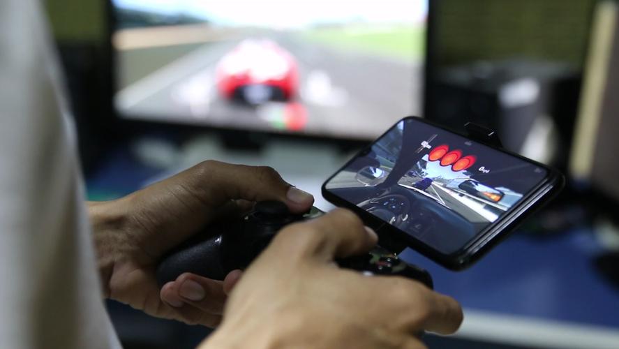 游戏手柄玩赛车游戏（游戏手柄玩赛车游戏为啥这么难操控）